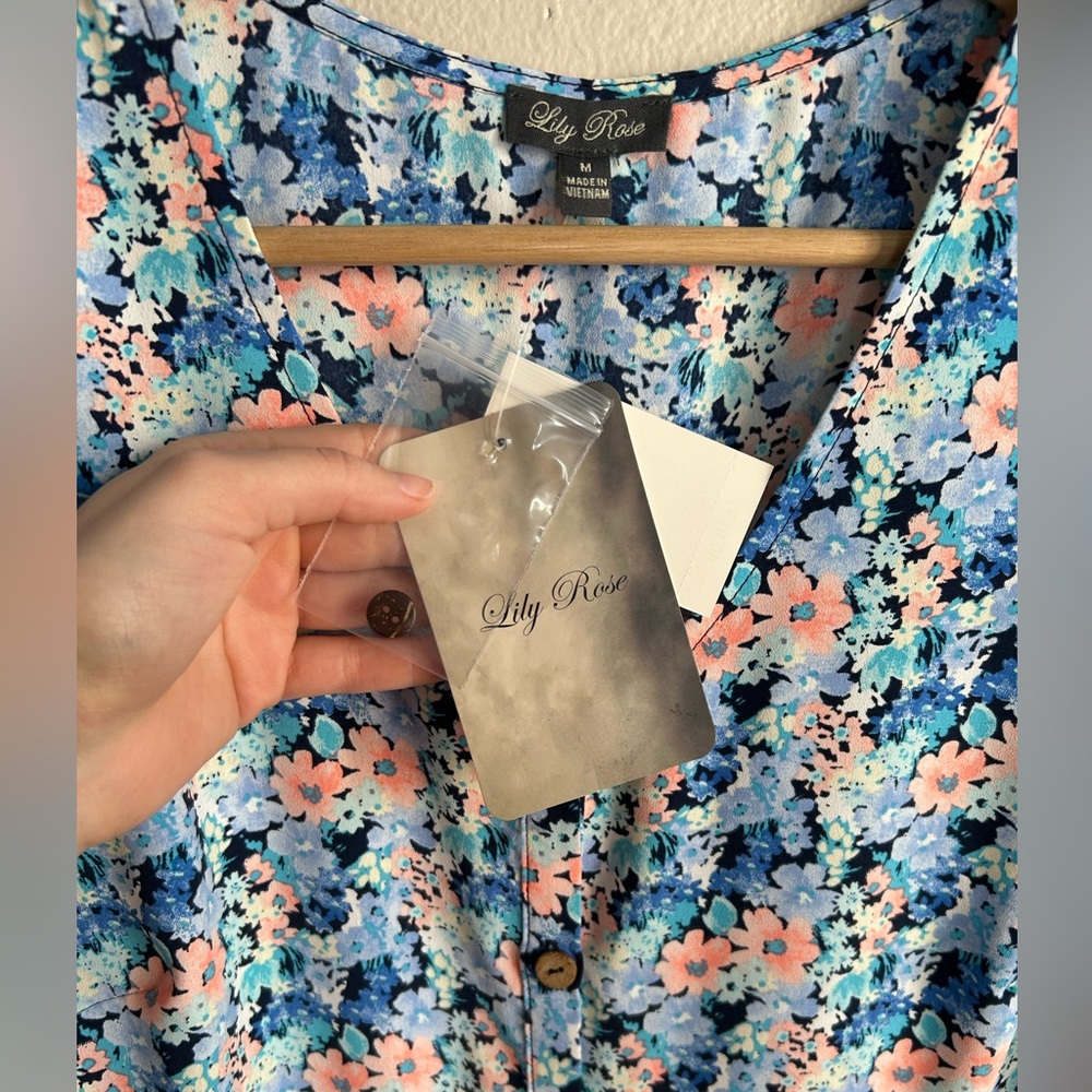 NWT Lily Rose Juniors' Floral Print V-Neck Flutter Sleeve Romper Pockets Size M - Picture 5 of 9